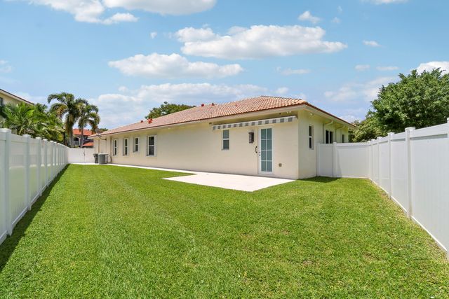 10075 Freesian Way, Wellington, FL 33449