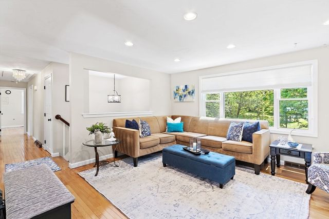 3 Thomas Drive, Franklin, MA 02038