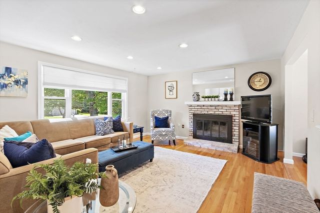 3 Thomas Drive, Franklin, MA 02038