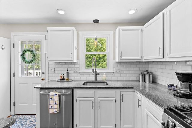 3 Thomas Drive, Franklin, MA 02038