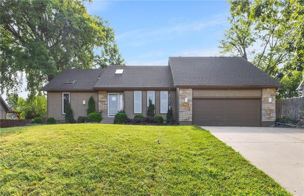 6907 Hallet Drive, Shawnee, KS 66216