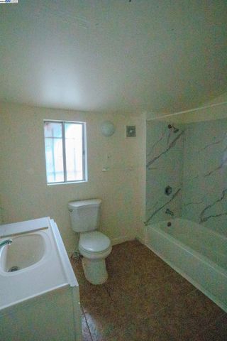 866 Isabella St, Oakland, CA 94607