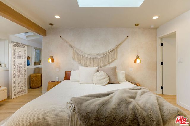 1906 N Beverly Glen Boulevard, Los Angeles, CA 90077