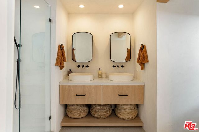 1906 N Beverly Glen Boulevard, Los Angeles, CA 90077