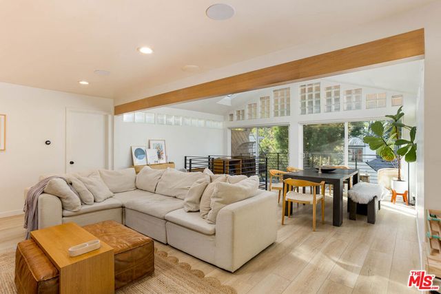 1906 N Beverly Glen Boulevard, Los Angeles, CA 90077