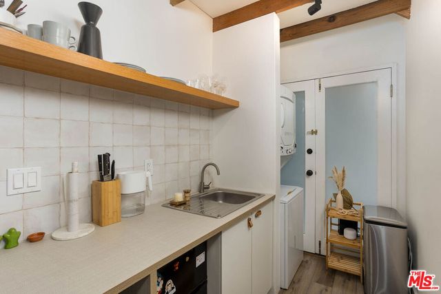 1906 N Beverly Glen Boulevard, Los Angeles, CA 90077