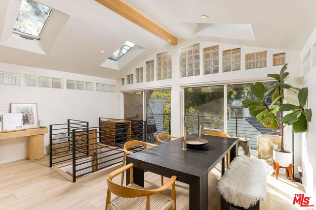 1906 N Beverly Glen Boulevard, Los Angeles, CA 90077