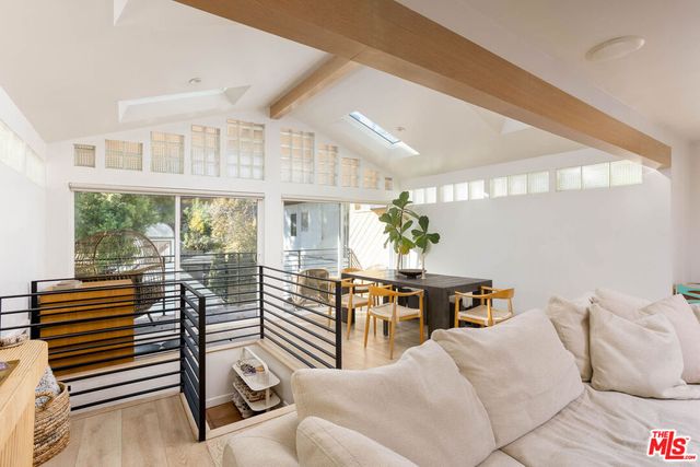 1906 N Beverly Glen Boulevard, Los Angeles, CA 90077