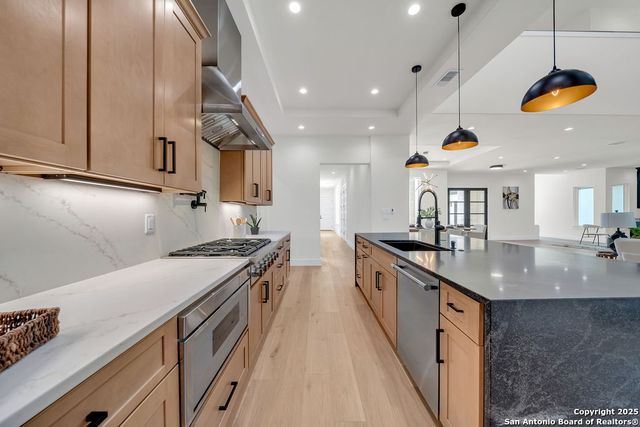 303 Pleasant Knoll, San Antonio, TX 78260