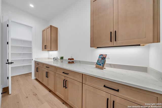 303 Pleasant Knoll, San Antonio, TX 78260