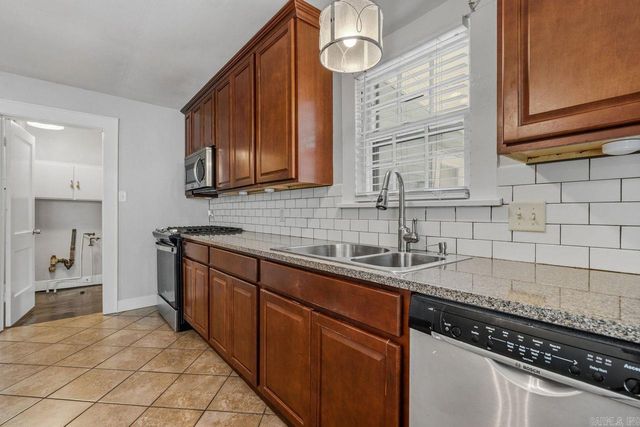 347 Woodlawn Ave, Hot Springs, AR 71913