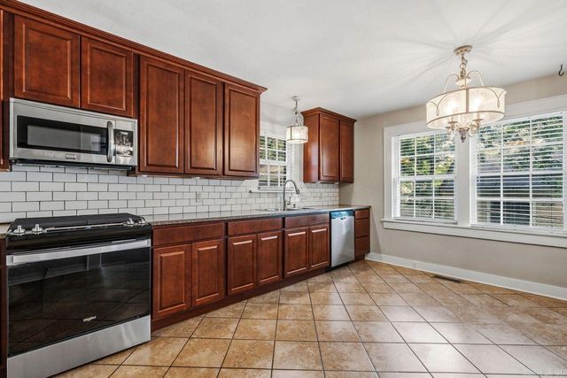 347 Woodlawn Ave, Hot Springs, AR 71913