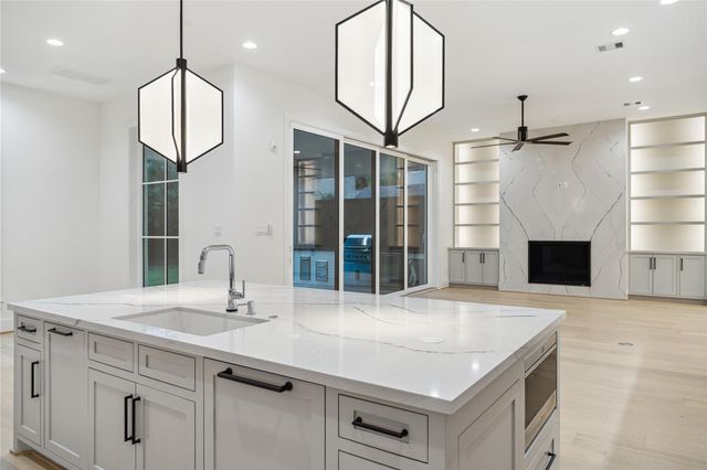 2244 North Boulevard, Houston, TX 77098