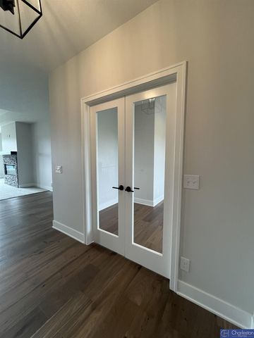 20021 P Street, Omaha, NE 68135