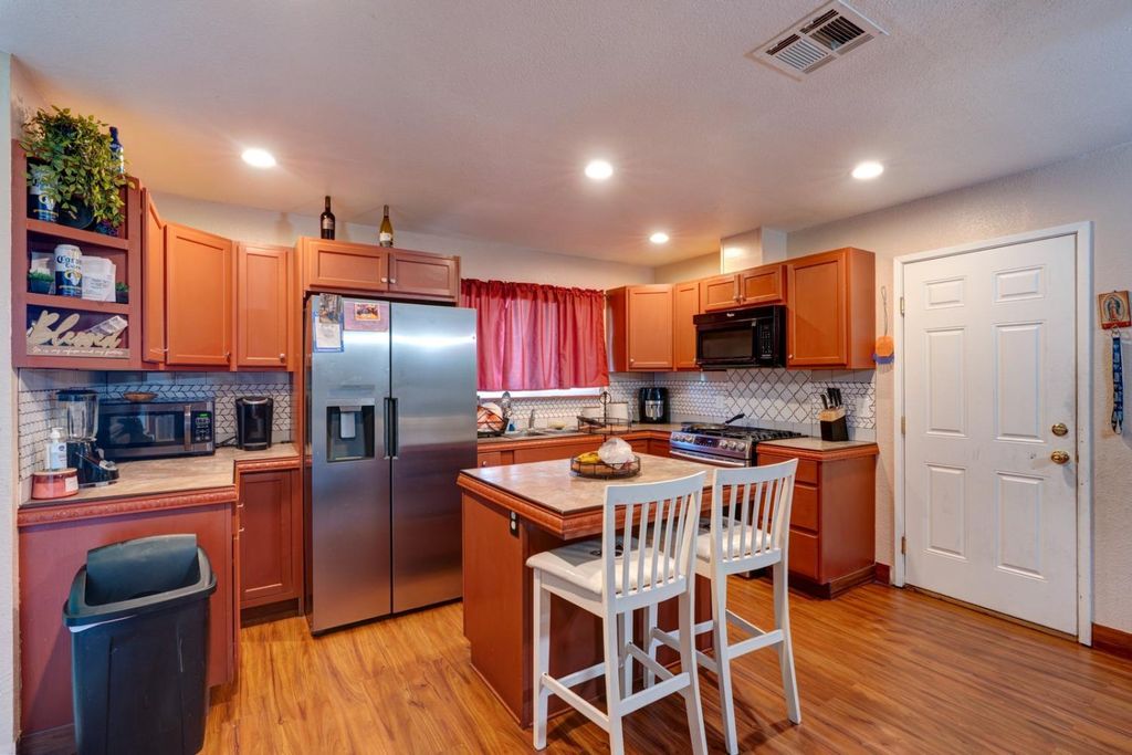 Image 10 of property listing at 6555 Eden Avenue, Winton, CA 95388