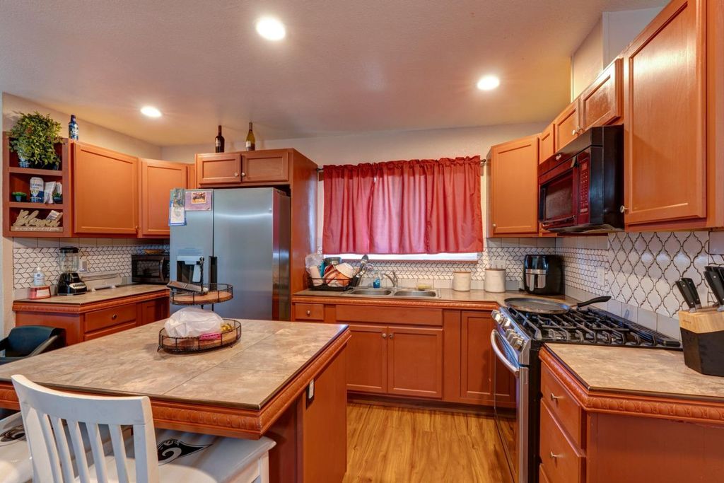 Image 12 of property listing at 6555 Eden Avenue, Winton, CA 95388