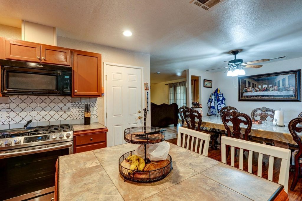 Image 14 of property listing at 6555 Eden Avenue, Winton, CA 95388