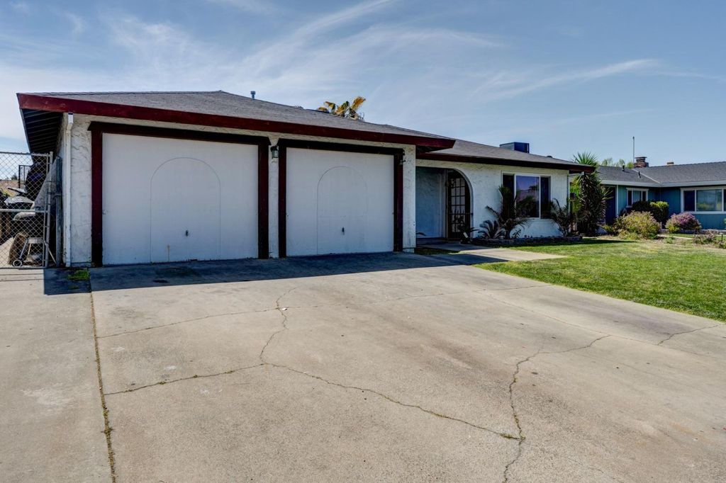 Image 4 of property listing at 6555 Eden Avenue, Winton, CA 95388