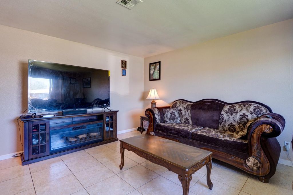 Image 8 of property listing at 6555 Eden Avenue, Winton, CA 95388