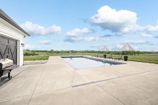 22852 Dempsey Road, Leavenworth, KS 66048