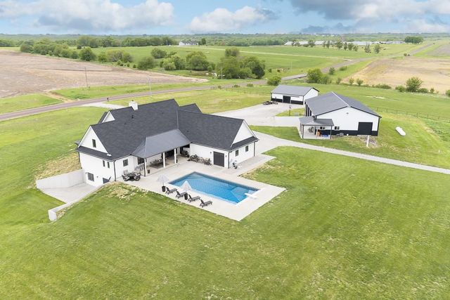 22852 Dempsey Road, Leavenworth, KS 66048