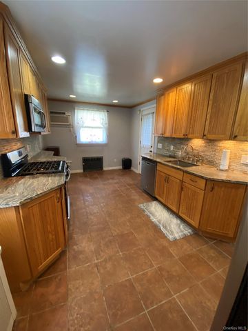 35 Nassau Boulevard, West Hempstead, NY 11552