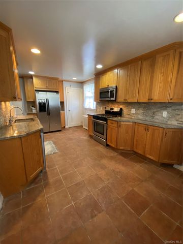 35 Nassau Boulevard, West Hempstead, NY 11552