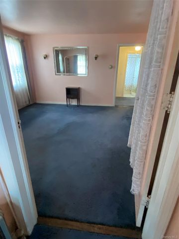 35 Nassau Boulevard, West Hempstead, NY 11552