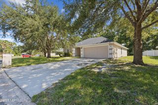 895 HERITAGE LAKES Drive, Jacksonville, FL 32218