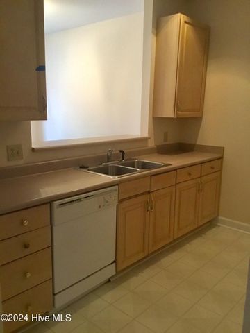 5813 Wrightsville Avenue Apt 122, Wilmington, NC 28403