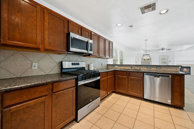 4614 Pin Oak, Kingwood, TX 77345