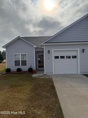 211 Briarcliff Court, Kinston, NC 28501