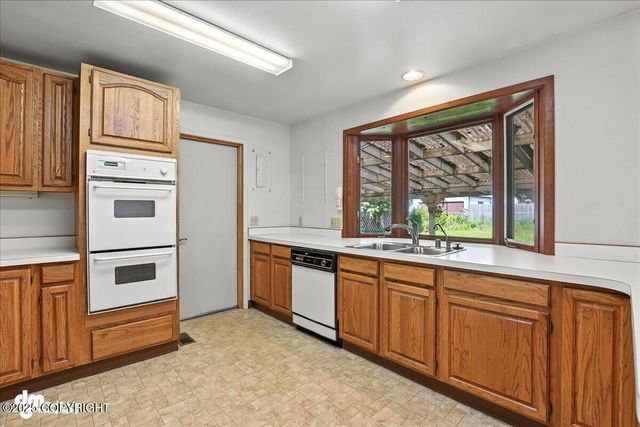 275 S Hoyt Street, Anchorage, AK 99508