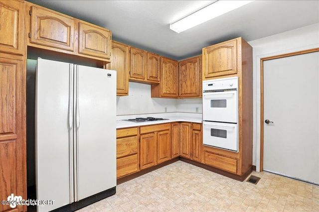 275 S Hoyt Street, Anchorage, AK 99508