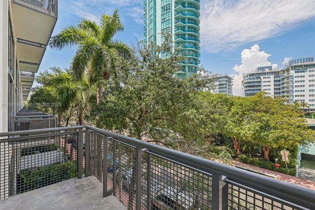 6000 Collins Ave 306, Miami Beach, FL 33140