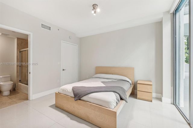 6000 Collins Ave 306, Miami Beach, FL 33140