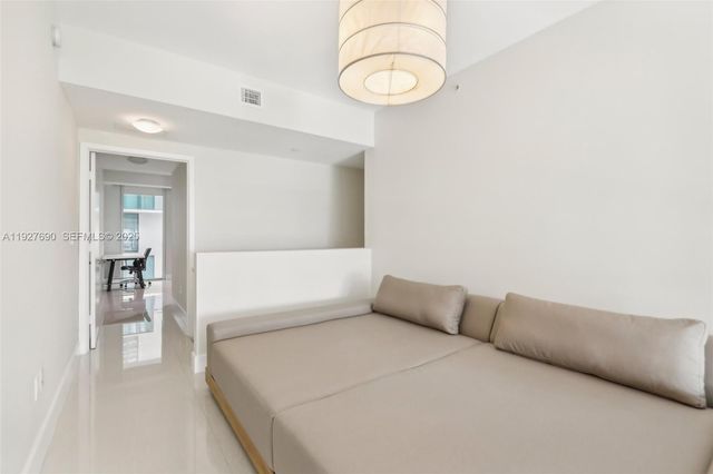 6000 Collins Ave 306, Miami Beach, FL 33140
