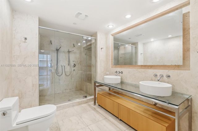 6000 Collins Ave 306, Miami Beach, FL 33140