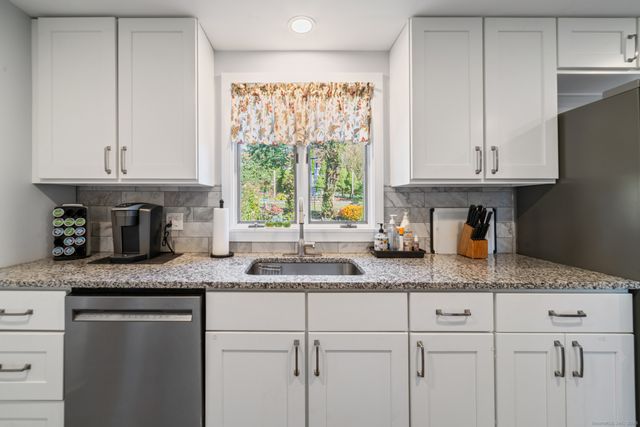 15 Summit Road, Naugatuck, CT 06770