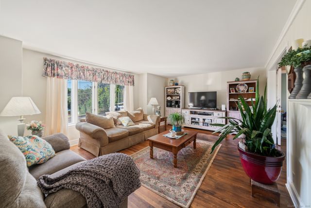 15 Summit Road, Naugatuck, CT 06770