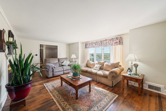 15 Summit Road, Naugatuck, CT 06770