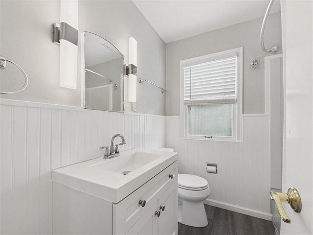 909 NE Vivion Road, Kansas City, MO 64118