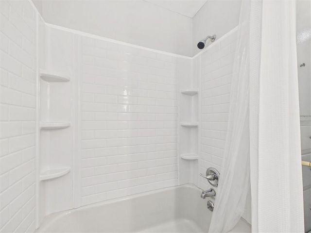 909 NE Vivion Road, Kansas City, MO 64118