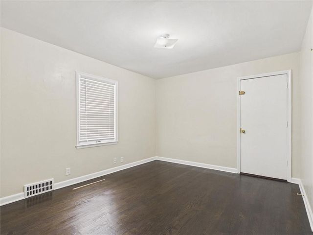 909 NE Vivion Road, Kansas City, MO 64118