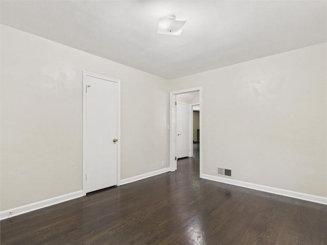 909 NE Vivion Road, Kansas City, MO 64118