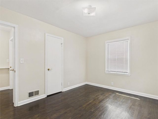 909 NE Vivion Road, Kansas City, MO 64118