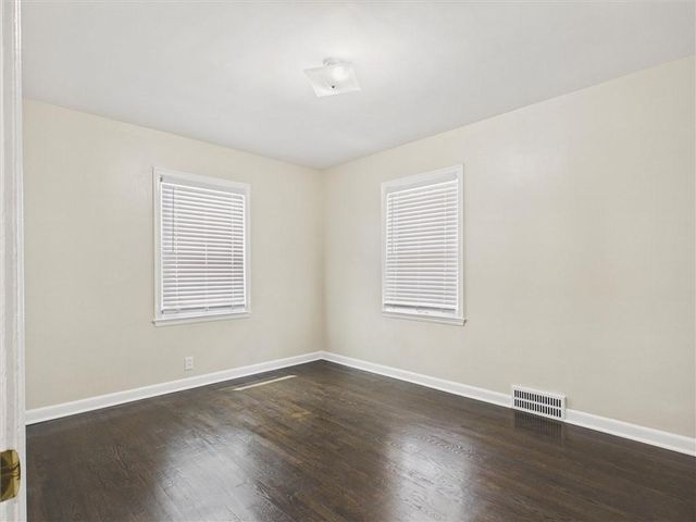 909 NE Vivion Road, Kansas City, MO 64118