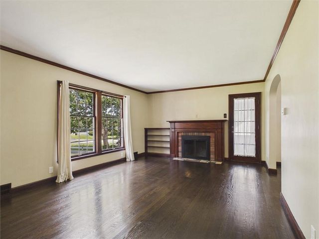 909 NE Vivion Road, Kansas City, MO 64118