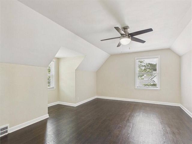 909 NE Vivion Road, Kansas City, MO 64118