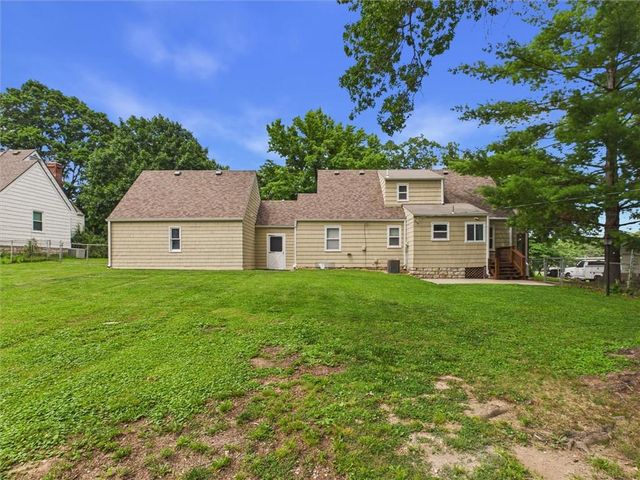 909 NE Vivion Road, Kansas City, MO 64118